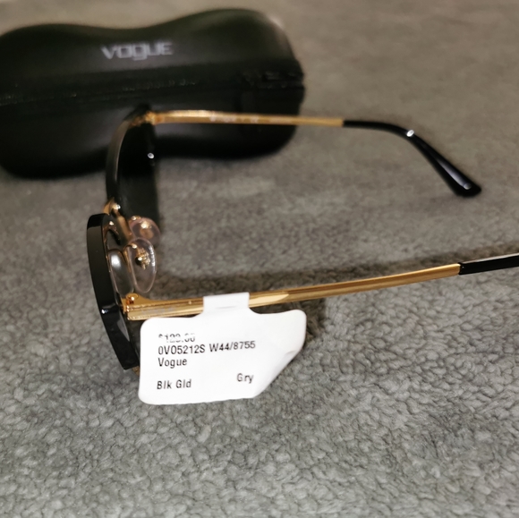 Brand New VOGUE Sunglasses - Picture 2 of 2